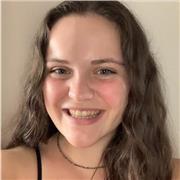 Estudiante de medicina de 20 años, simpática y amable. Imparto clases de forma presencial y online, también hago de canguro